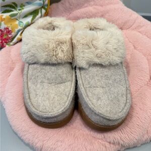 Dearfoams Women’s Felt Slippers